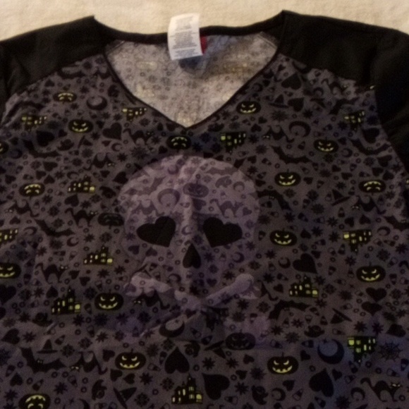 DICKIES HALLOWEEN GLOWING BAT SCRUB TOP SIZE X-SMALL - Picture 3 of 9
